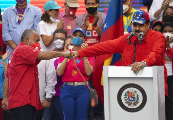 Sin resistencia y con alta abstención, Maduro busca el control del Parlamento (FOTOS)