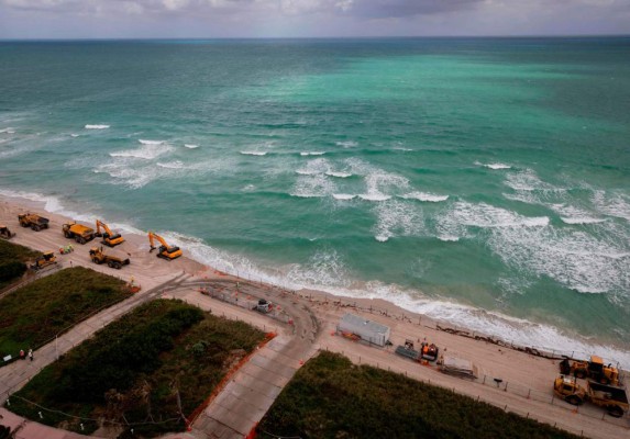 FOTOS: EEUU vierte arena en playas de Miami erosionadas por el cambio climático