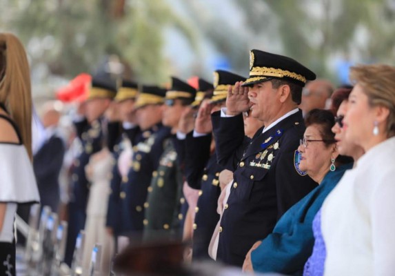 Fotos de la ceremoria de ascensos de 128 oficiales de la Policía Nacional