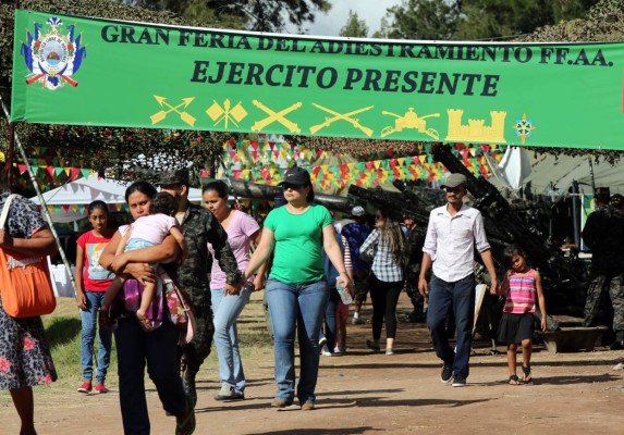 Feria de Adiestramiento de las FFAA de Honduras en foto