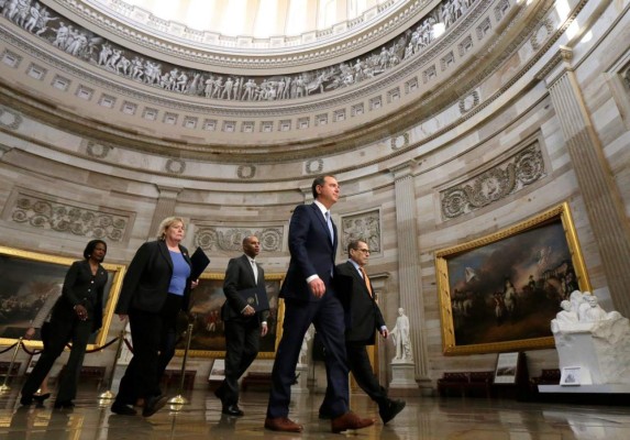 FOTOS: Así fue el primer día del juicio político contra Trump