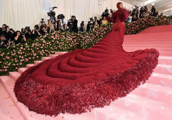 Los exóticos vestidos de Jennifer López, Kylie Jenner y Kim Kardashian en la Gala Met 2019