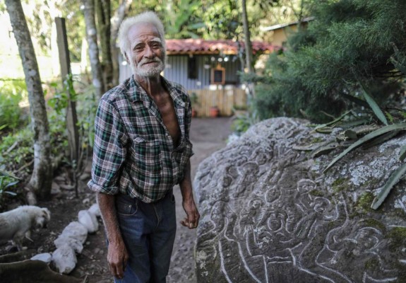 FOTOS: Artista ermitaño esculpe rocas en una montaña de Nicaragua