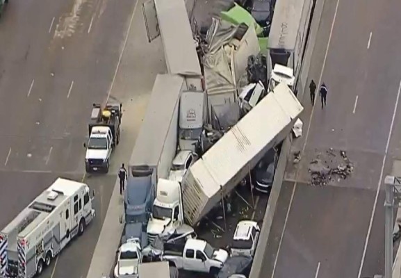 Impactantes imágenes del aparatoso accidente de 75 carros en autopista de Texas