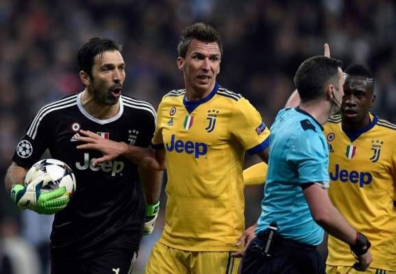 La intensa cólera de Buffon con el penalti del Real Madrid (Fotos)