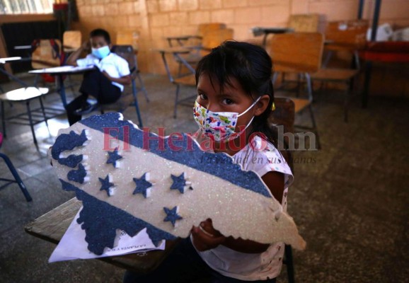 Con un balde con agua limpia y jabón como únicos insumos, escuelas del interior no han frenado clases