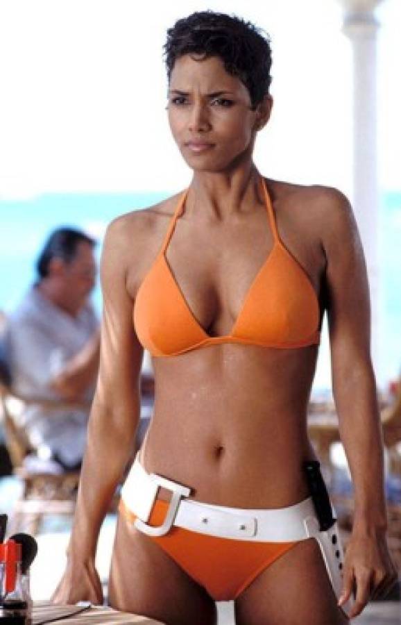 Julia Roberts y Halle Berry en guerra de bikinis