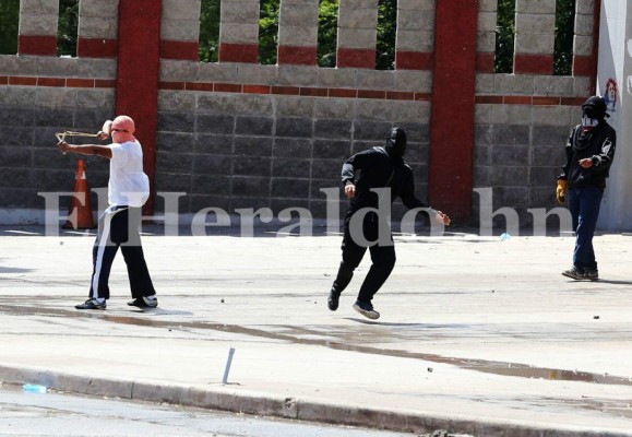 Fotos: Así terminaron quemados cuatro policías tras violento enfrentamiento con miembros del MEU