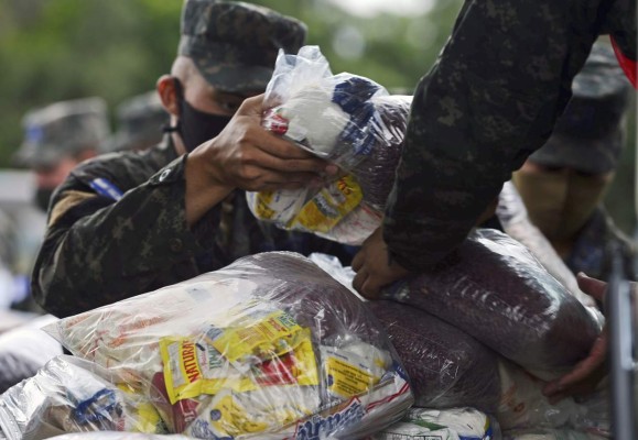 Autoridades hondureñas movilizan ayuda alimentaria para afectados por huracán Eta