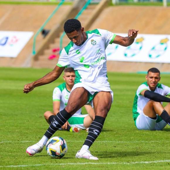 Antony “Choco” Lozano realiza su primer entrenamiento con el Santos Laguna de México