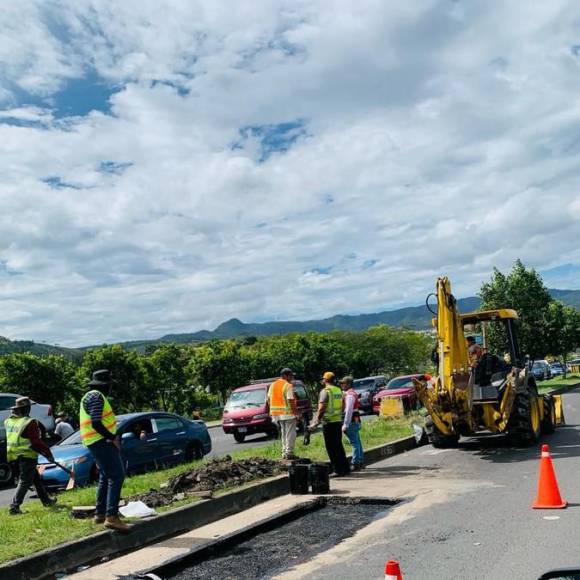 Siguen trabajos de bacheo en tres puntos del anillo periférico