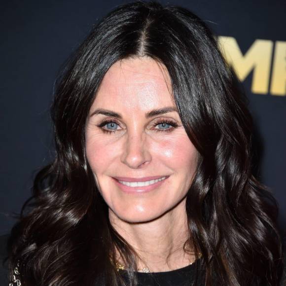 Antes y después de Courteney Cox tras la cirugía que la dejó luciendo “extraña”