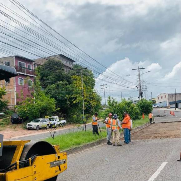 Siguen trabajos de bacheo en tres puntos del anillo periférico