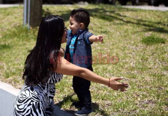 La primera sesión de fotos de Ariela Cáceres junto a su hijo Mateo Alexander