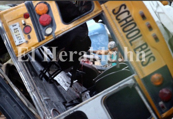 Las imágenes más estremecedoras del accidente de bus en salida al sur