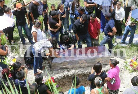 Lo que no se vio durante entierro de joven que murió tras aceptar una cita por Facebook