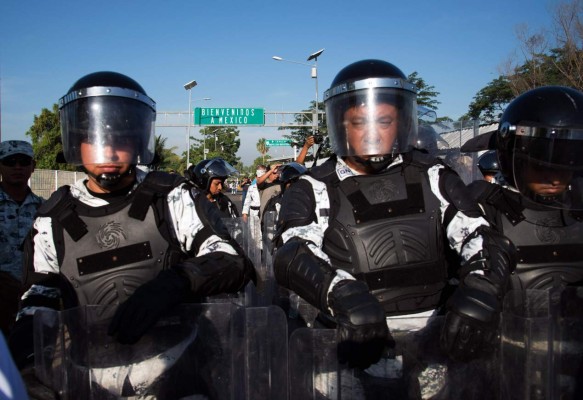 FOTOS: México bloquea ingreso de la caravana; migrantes buscan puntos ciegos