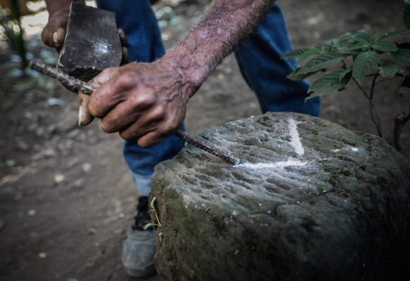 FOTOS: Artista ermitaño esculpe rocas en una montaña de Nicaragua