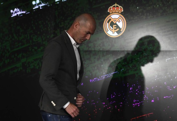 Zidane y sus mejores fotos en la presentación como técnico del Real Madrid