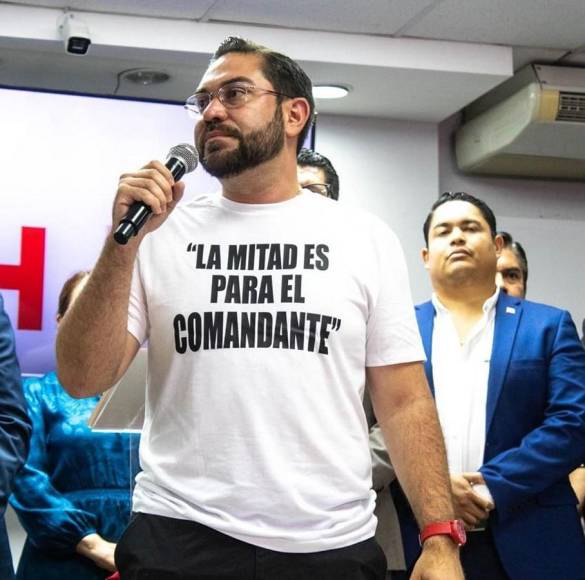 “La mitad es para el comandante”: con mensaje en camisas piden renuncia de Xiomara Castro