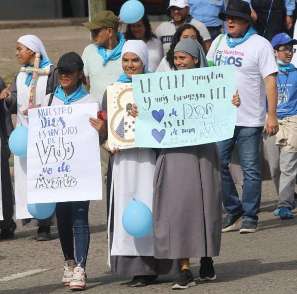 Los mensajes que dejó la masiva marcha en Tegucigalpa “Por nuestros hijos”