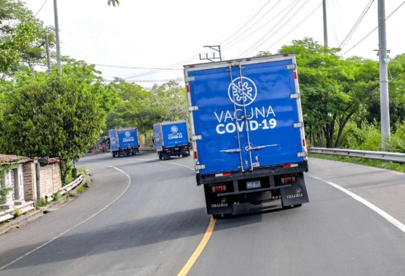 FOTOS: Así fue el traslado de 34 mil vacunas donadas por El Salvador