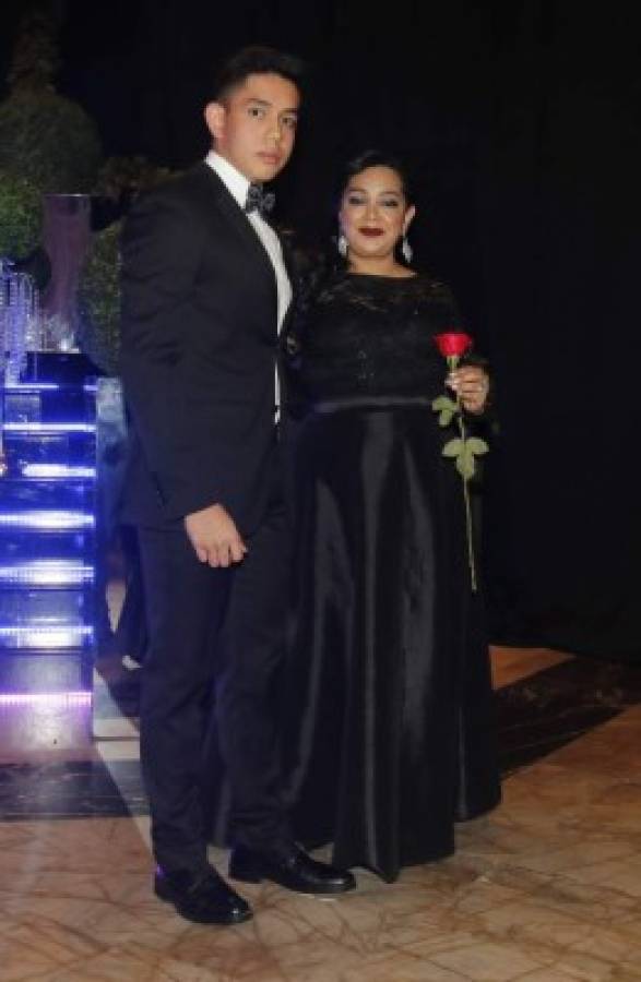 Prom generación 2019 de CEAD Christian School, una noche para recordar