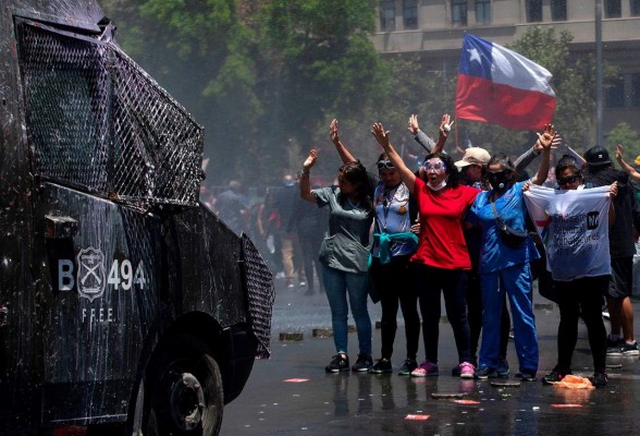 FOTOS: Chile cumple 40 días de convulsión sin lograr sacar a su gobernante