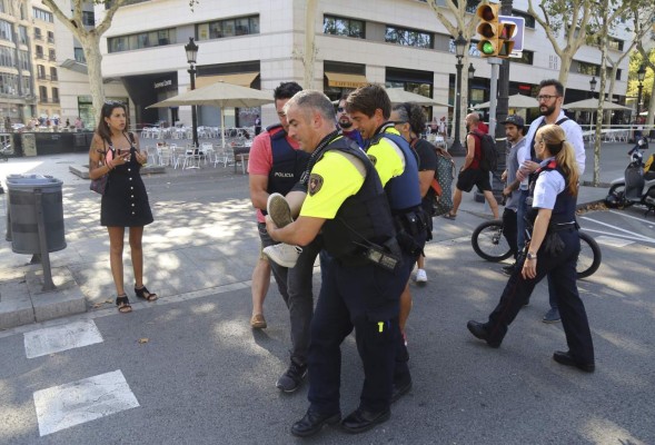 El ataque terrorista de Barcelona en imágenes