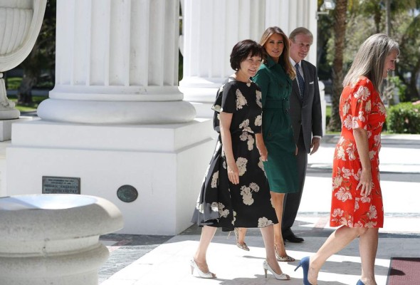 Fotos: Los relajados looks de Melania Trump y Akie Abe, la esposa del primer ministro japonés