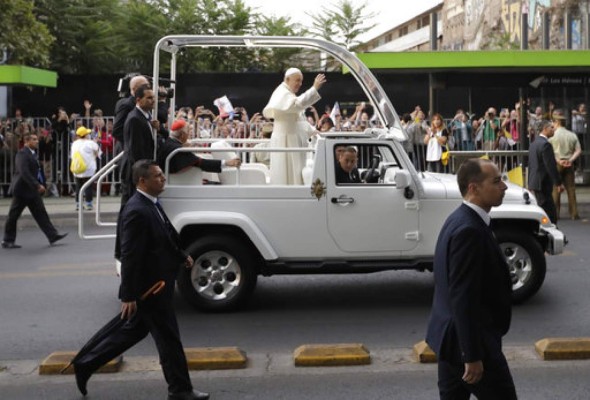 FOTOS: Así fue la llegada del papa Francisco a Chile