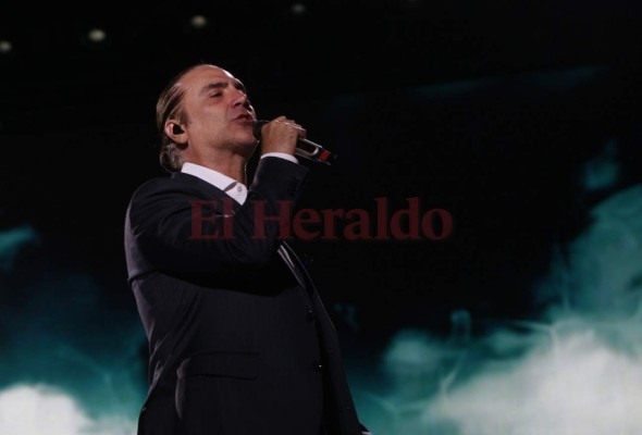 'Rompiendo Fronteras': Alejandro Fernández emocionó a Honduras con espectacular concierto