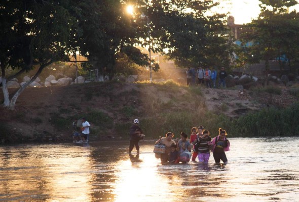 FOTOS: México bloquea ingreso de la caravana; migrantes buscan puntos ciegos