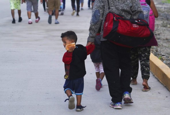 Con amor y esperanza: Migrantes centroamericanos y haitianos continúan su ruta por México