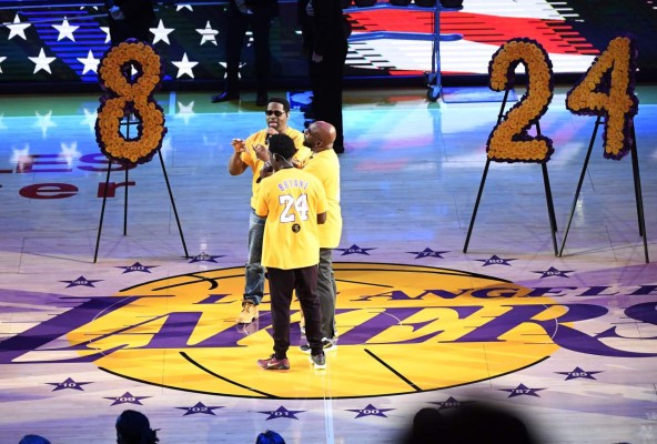 Lágrimas, aplausos y melodías: Así fue el sentido homenaje de los Lakers a Kobe Bryant