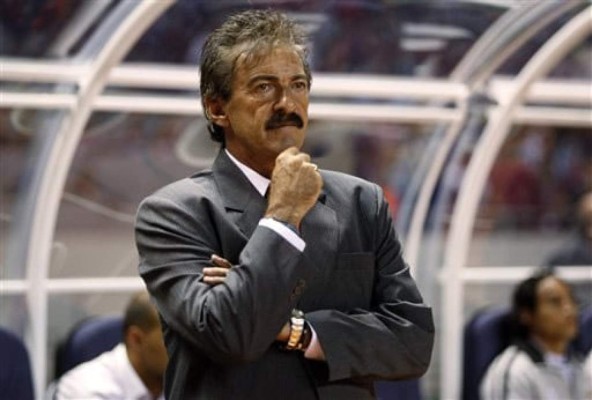 La trayectoria de Ricardo La Volpe, posible técnico de Olimpia  