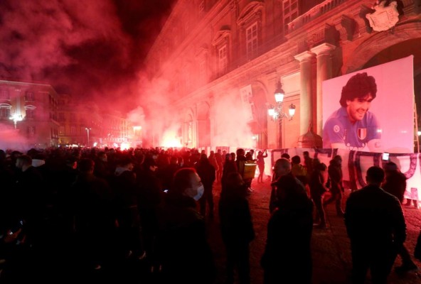 Entre el caos y la tristeza, Argentina y el mundo dan su 'último adiós' al ídolo Maradona (FOTOS)