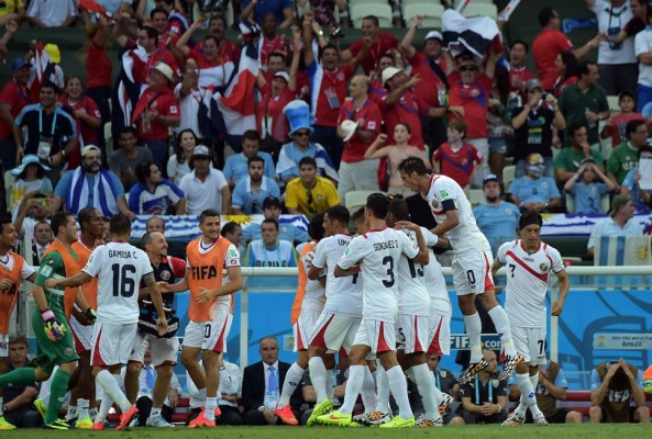 Costa Rica da una gran sorpresa y gana 3-1 a Uruguay