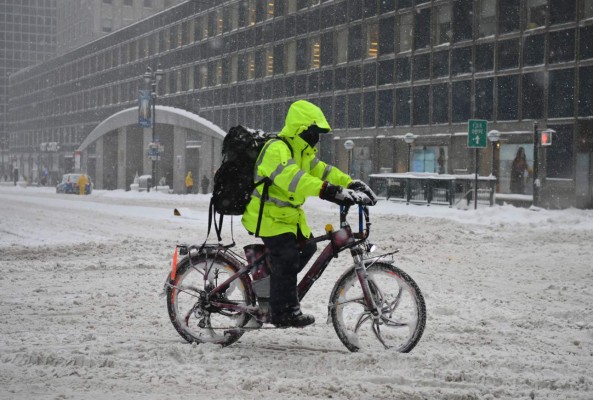 Transporte paralizado y confinamiento: alerta por nevada en Estados Unidos