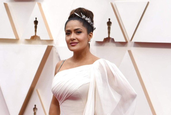 FOTOS: Salma Hayek y el vestido blanco que no favoreció su figura en los Oscar 2020