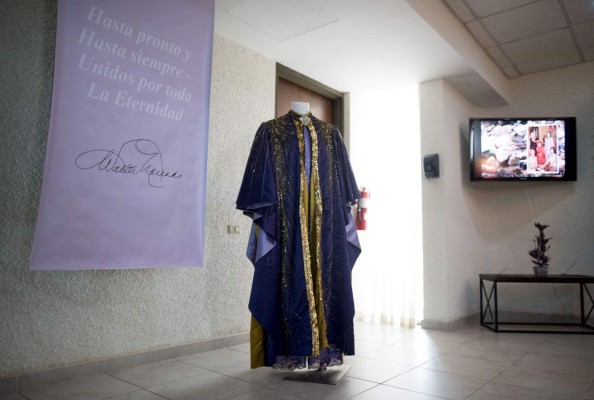 FOTOS: Las primeras imágenes del funeral de Walter Mercado