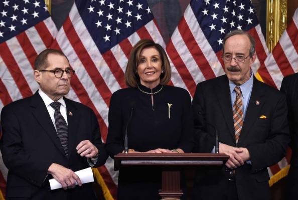 El rostro de satisfacción de Nancy Pelosi tras aprobar juicio político a Donald Trump