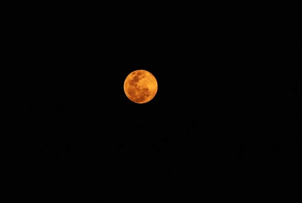 La hermosa luna que ilumina las noches de Tegucigalpa   