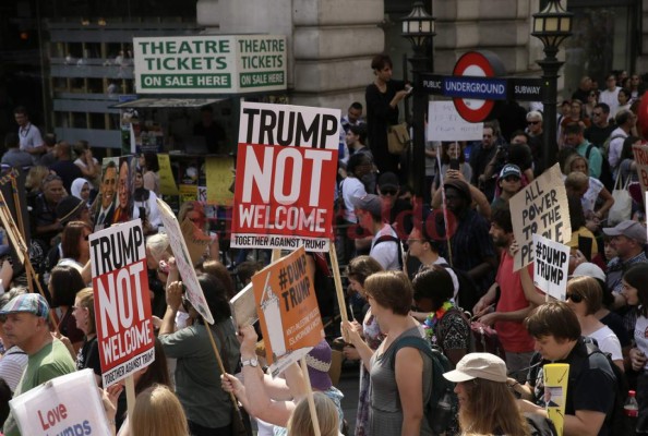 El gigantesco globo anti-Trump que se volvió viral durante las protestas en Londres (Fotos)