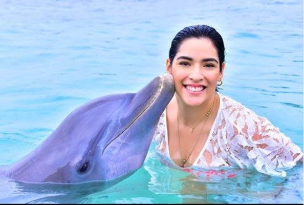 FOTOS: Así fueron las vacaciones de Carolina Lanza en Roatán