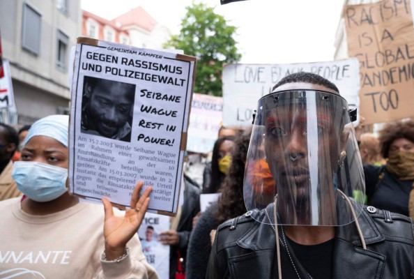 FOTOS: Negros en Europa también sufren racismo y se suman a protestas por George Floyd