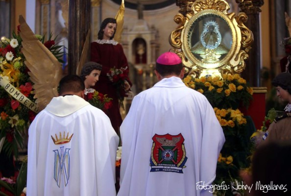 Bomberos rinden honor a la Virgen de Suyapa