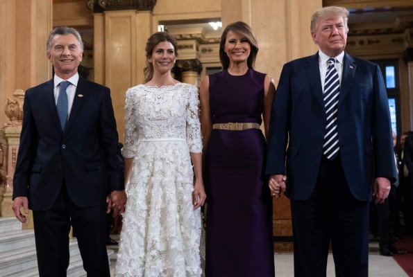 FOTOS: Melania Trump se roba la miradas en cumbre del G-20 por sus coloridos atuendos