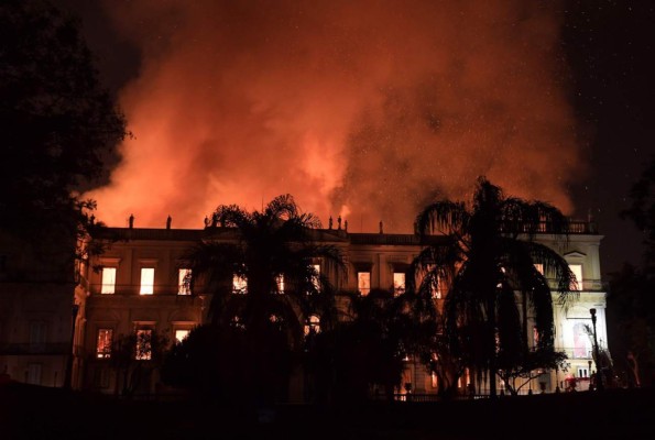 Imágenes: Destruido quedó el Museo Nacional de Brasil en Río de Janeiro tras voraz incendio