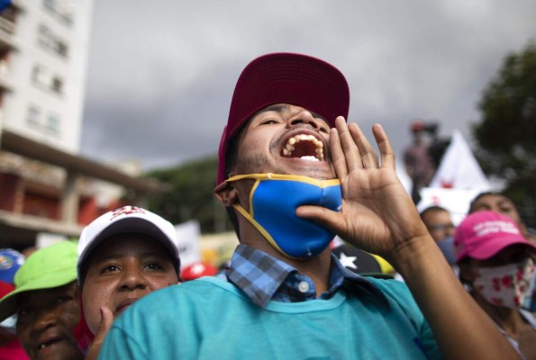 Sin resistencia y con alta abstención, Maduro busca el control del Parlamento (FOTOS)